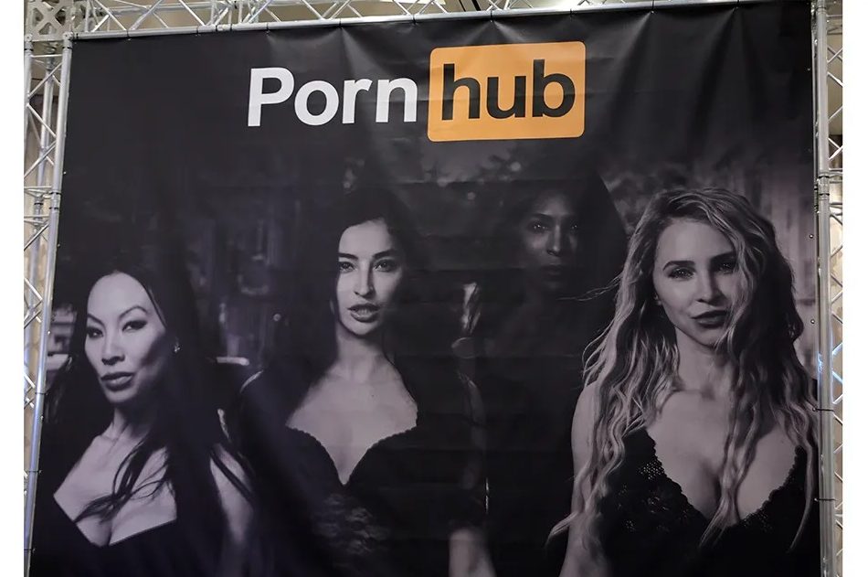 Best of abraham collins's gallery cody lane tugjob chua richard add photo belle delphine ass spread