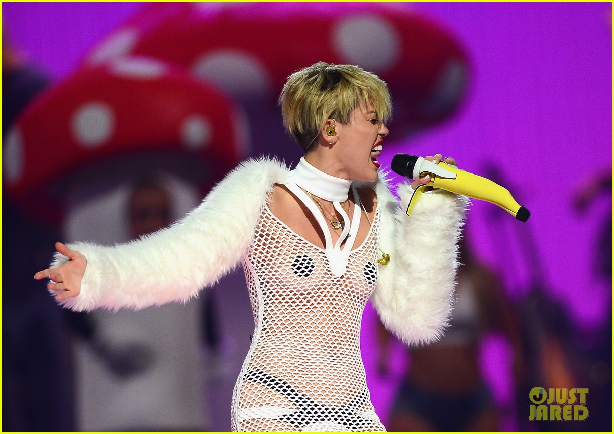 catherine ann collins add photo miley cyrus nude on stage