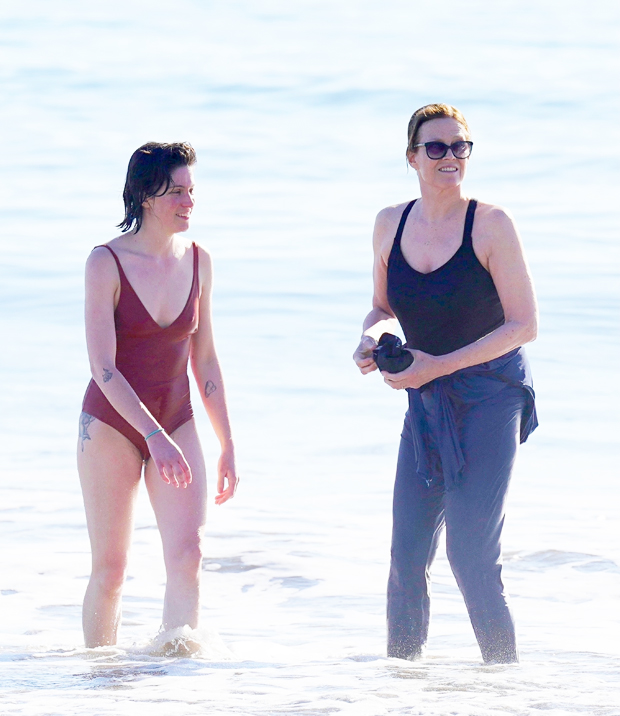 Celina powell xxx semana galleries Sigourney Weaver In Bikini hobby bibixxx
