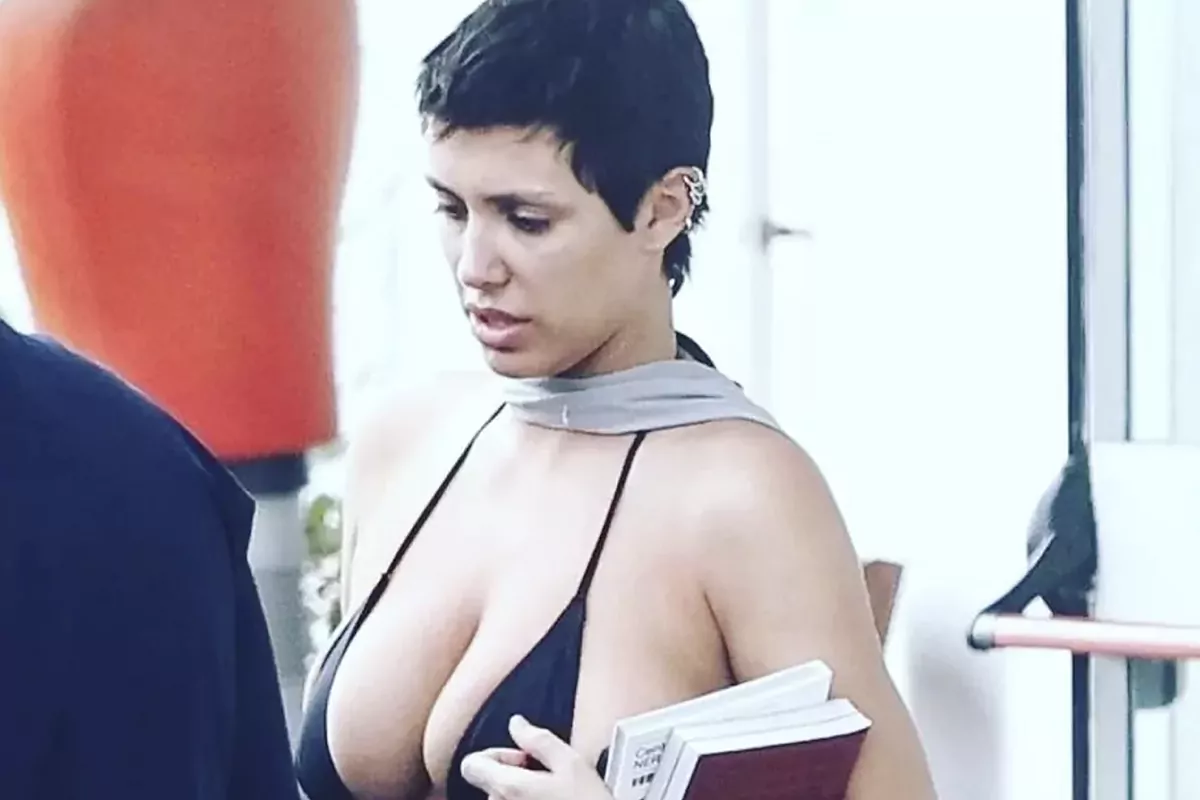 delatorre recommends wifes big natural tits pic