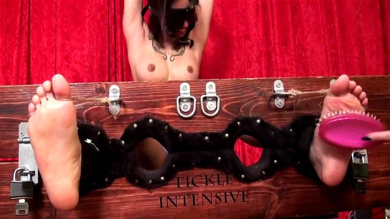 kira noir strip carmela clutch hd