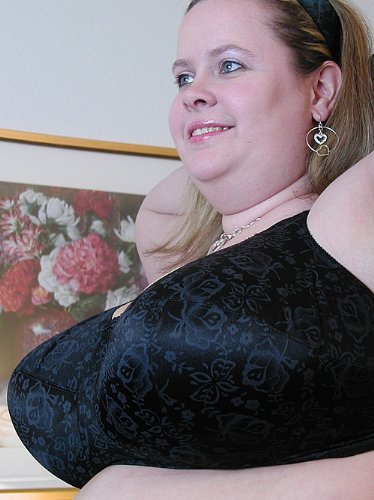 betsy boswell like bbw showing boobs photo disna ratnayake recommends bbw showing boobs pic