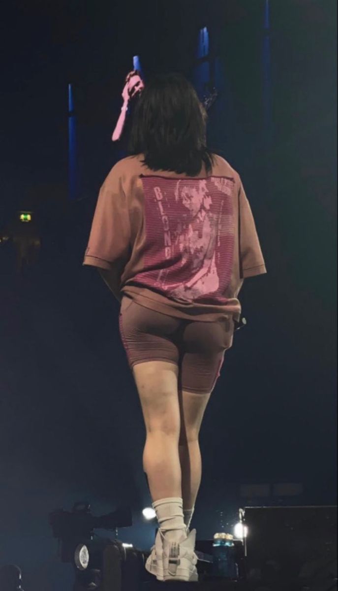 dana chisholm recommends billie eilish booty pic